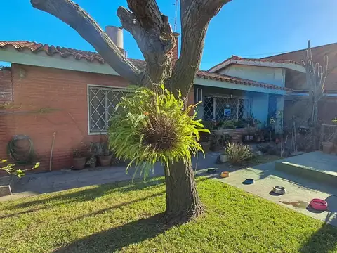 VENTA CASA 2 DORMITORIOS GARGE GALPON SOLYMAR SUR
