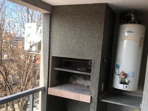 Liniers alquiler de monoambiente divisible, luminoso al frente