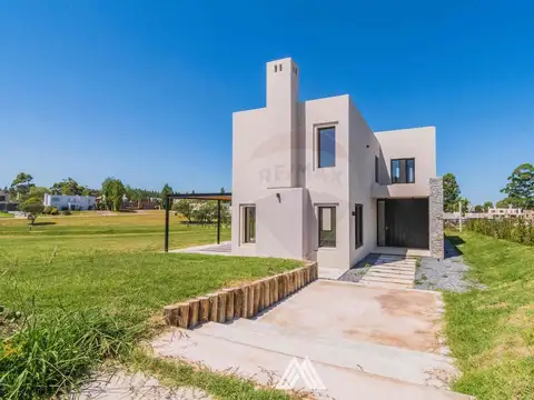 Casa 4 ambientes con 3 baños