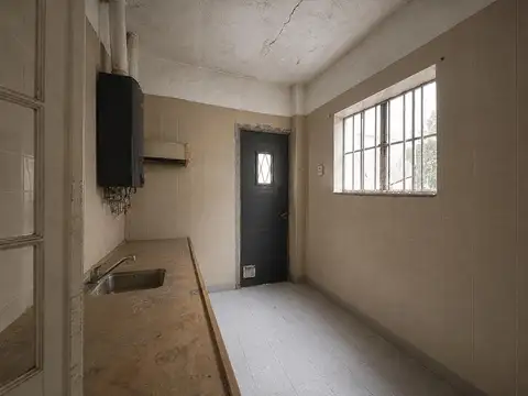 Casa 5 ambientes con 1 baño