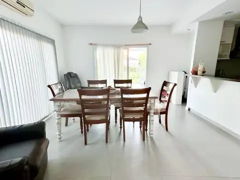 Venta casa 4 ambientes en Fincas de San Vicente Chacras