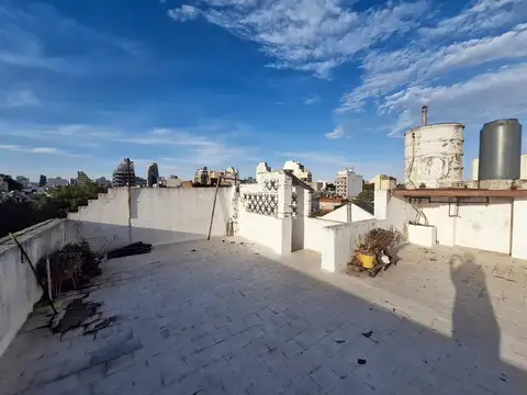 Departamento tipo casa de 3 ambientes con terraza propia