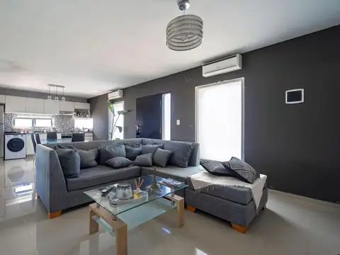 VENTA | PERMUTA - Casa 3 Dormitorios, quincho y piscina - Puerto Roldán.