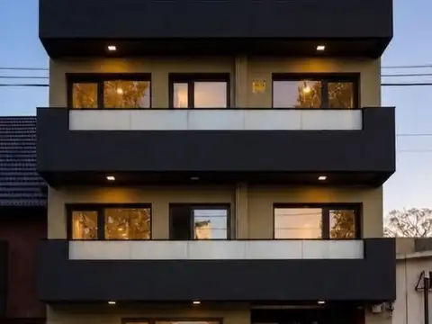 Casa Estrenar Villa Urquiza 4 Ambientes Piscina propia lote 8x42 3 Baños Suite 320m UF 3