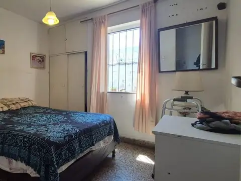 Casa 7 ambientes con 1 baño