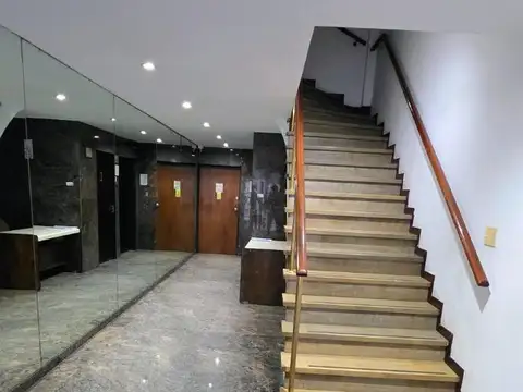 Teniente General Juan Domingo Peron 1500, Piso 1