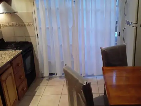 TRIPLEX – 4 AMB – PLAYROOM – PATIO Y COCHERA DESCUBIERTA