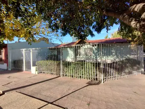 Casa de Dos Dormitorios A Metros De Av San Martin