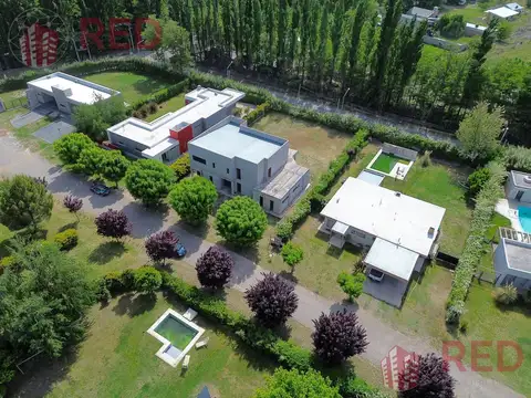 Casa 7 ambientes con 2 baños