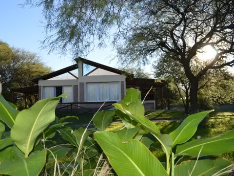 Casas y lotes en venta en Villa de las Rosas con Servicios y Escritura
