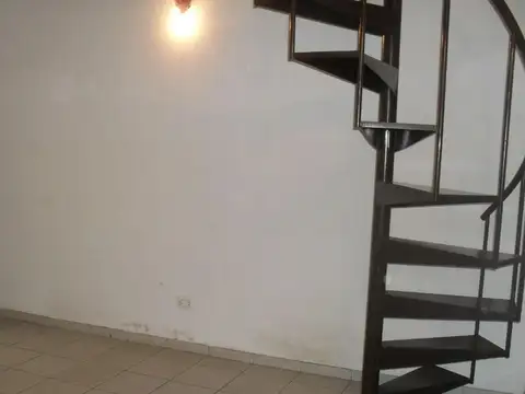 VENTA – ACOGEDOR DEPARTAMENTO TIPO PH 3 AMBIENTES – LANÚS ESTE
