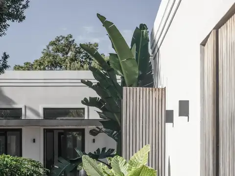 Casa 8 ambientes con 4 baños