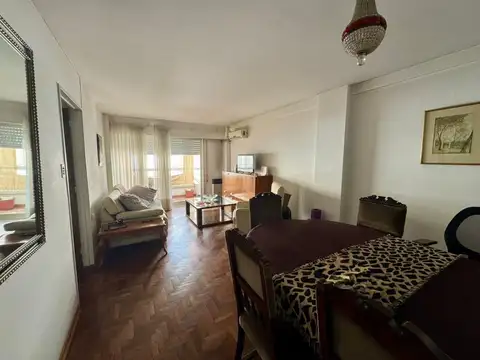 Departamento 7 ambientes con 2 baños