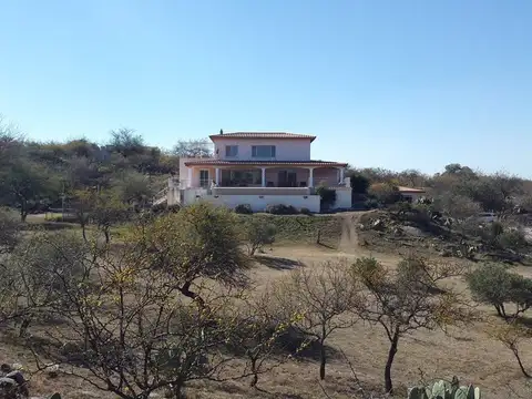 CASA EN VENTA DE CATEGORIA EN FALDA DEL CARMEN