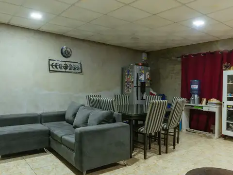 Casa 2 ambientes con 1 baño