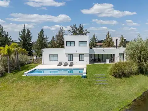 Casa en Venta - El Naudir - a 200mts de la entrada