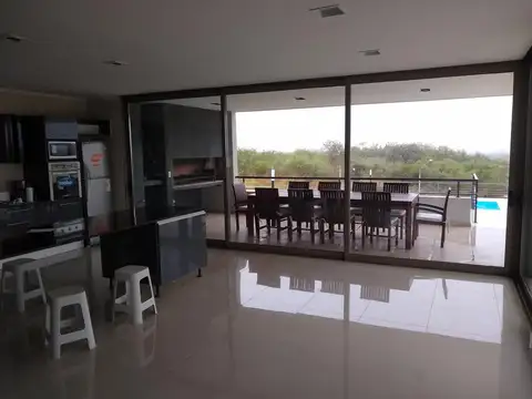 Casa en Venta con 4 cocheras