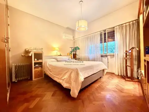 Casa 5 ambientes con 4 baños