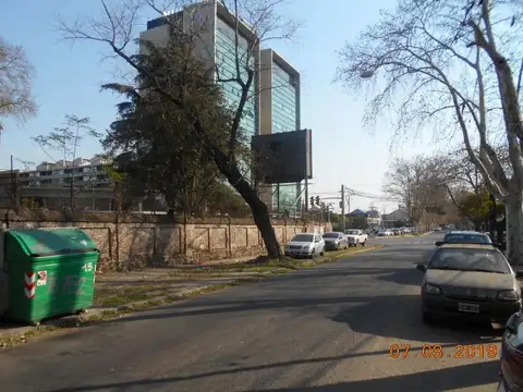 Terreno en Venta 866  mts Frente