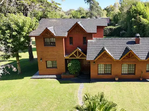 Casa en Venta con 2 cocheras