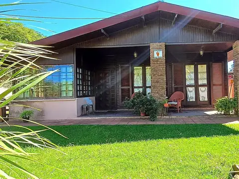 Venta casa 4 dormitorios, piscina Parque Solymar