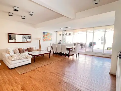 Departamento tipo casa PH, TERRAZA CON PISCINA, FONDO LIBRE, COCHERA, BAJAS EXPENSAS