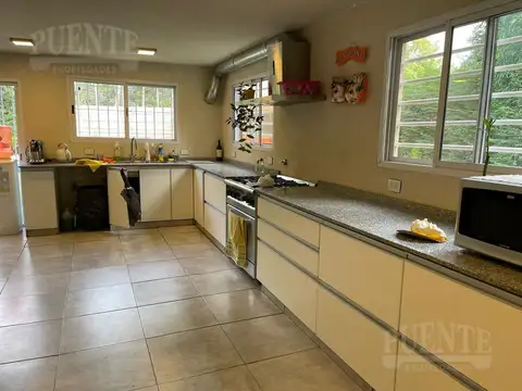 Casa 6 ambientes con 4 baños