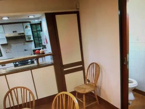 Casa en Alquiler con 3 cocheras