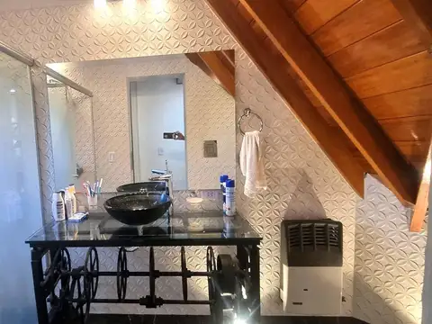 Casa en Alquiler con 4 cocheras