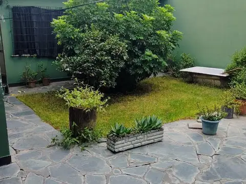VENTA CASA 5 AMB EN RAMOS MEJIA COCHERA PATIOTERRAZA