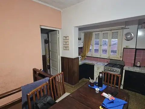 Casa 4 ambientes con 2 baños