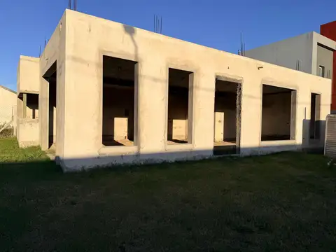 CASA EN VENTA CONSTRUCCION A TERMINAR CITY BELL