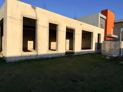 CASA EN VENTA CONSTRUCCION A TERMINAR CITY BELL