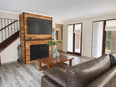 Casa en Venta con 2 cocheras