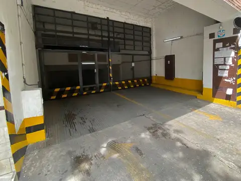 Cómoda cochera en alquiler ubicada en calle Paraguay 467. Fácil acceso. Seguridad.