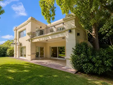 Casa en Venta en Abril Club De Campo, USD 769.000