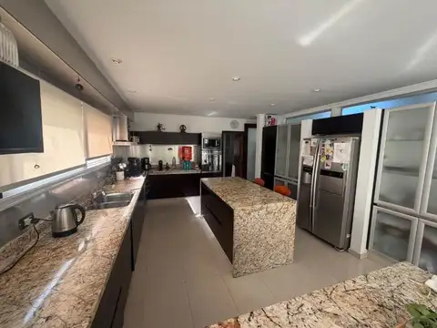 Venta casa en Abril Club de Campo