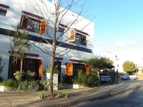 OPORTUNIDAD DUPLEX DEVOTO 3 AMB+OFFICE,3 PLANTAS C/TERRAZA,REMODELADO,PATIO, COCHERA,APTO CREDITO