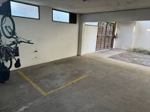 ALQUILER DE COCHERA FIJA Y CUBIERTA