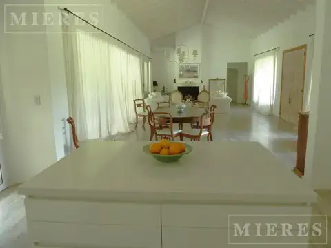 Casa en Alquiler Temporal con 2 cocheras