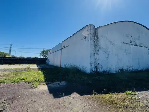 Terreno de 2700 m2 con galpon de 619 m2 en Empalme Graneros
