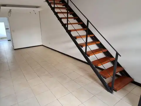 Depto Tipo Casa en Venta con 1 cocheras
