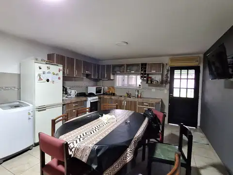 Casa 3 ambientes con 1 baño