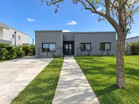 VENTA CASA 5 AMBIENTES EN UNA PLANTA VISTA AL AGUA BARRIO ISLAS EL CANTÓN ESCOBAR