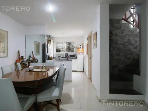 APTA CRÉDITO - VENTA CASA 3 AMBIENTES CON COCHERA, PATIO, LAVADERO Y BALCÓN EN SARANDÍ