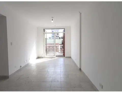 Departamento 2 dormitorios a reciclar.