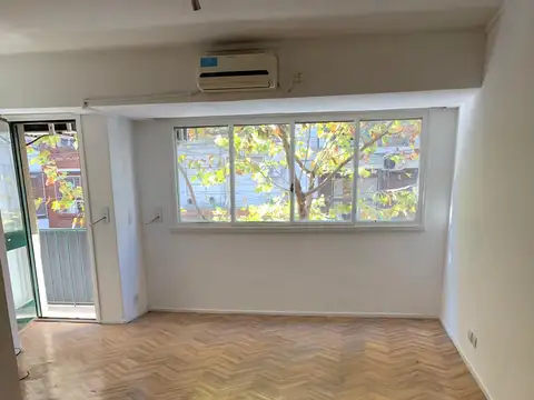 Excelente departamento de 3 ambientes con dependencia, escritorio y patio