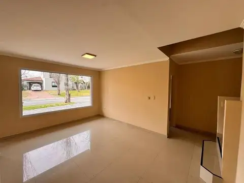 Casa 5 ambientes con 4 baños