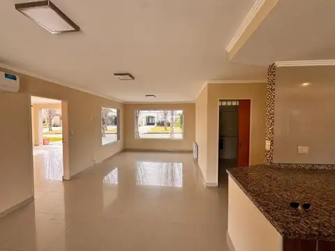 Hermosa casa en barrio cerrado La Concepción