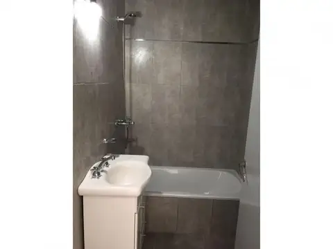 Departamento de dos ambientes planta alta en venta - Berazategui